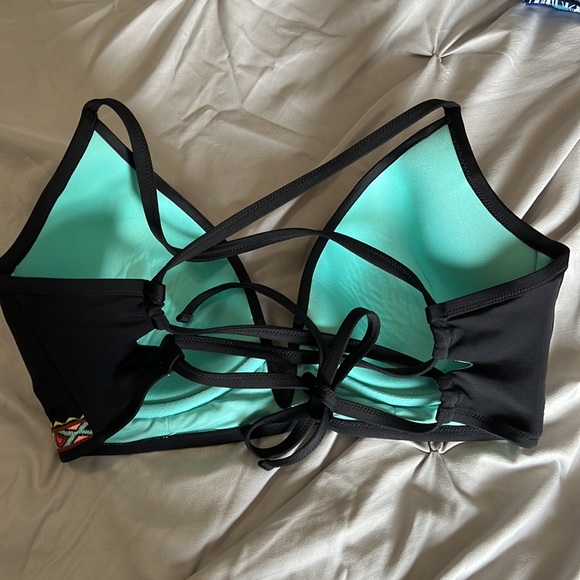 🌻Bikini top🌻 - Picture 3 of 5